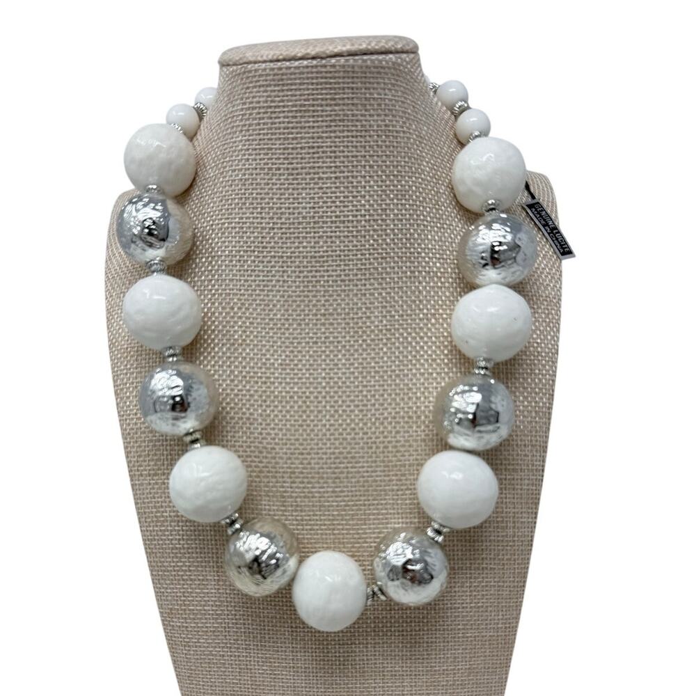 Vintage 90s Lucite White Silver Hammered Bead Choker Necklace 18.5"